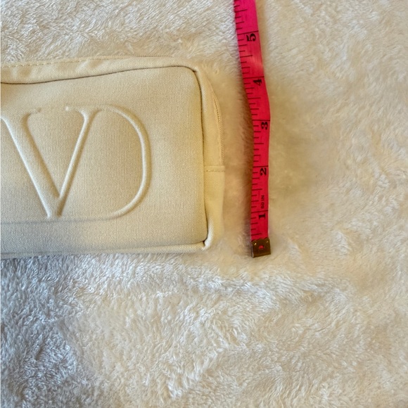 VALENTINO BEAUTY Small Ivory Pouch Wristlet Clutch Makeup bag - Picture 3 of 5